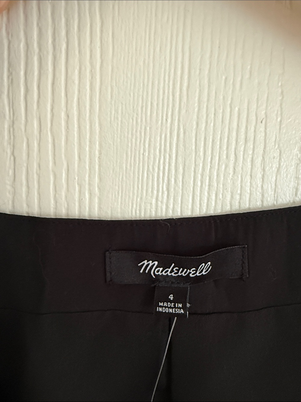 NWT Madewell Katrina Crop Button
Vest Top In True Black Softdrape Size 4 - Picture 3 of 7